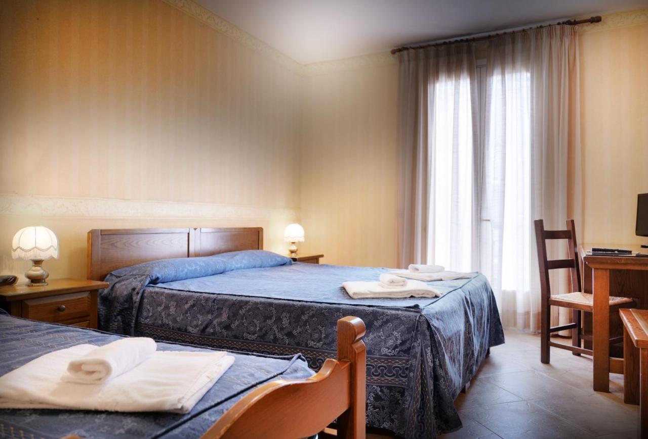 Hotel Riviera Desenzano del Garda Exterior foto
